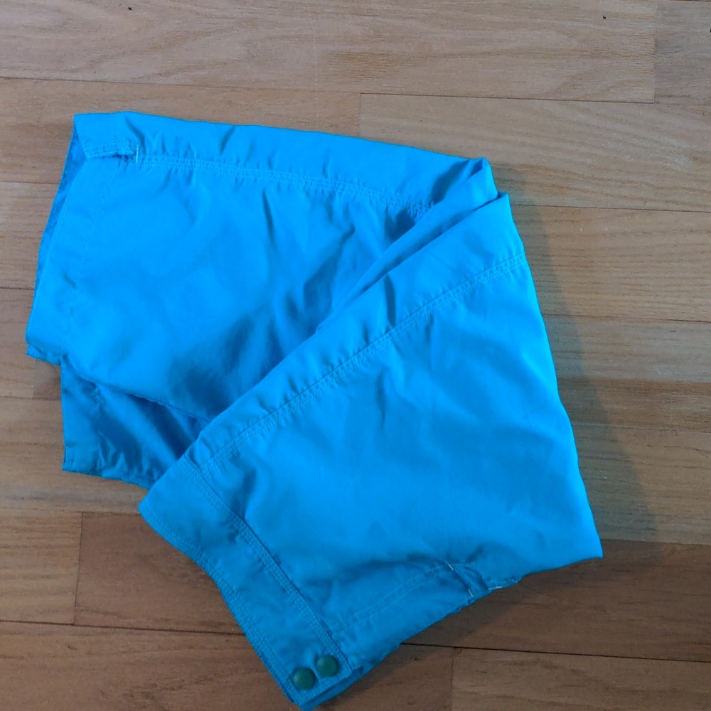 LL Bean Size 10 100% Supplex Nylon Blue Lightweight Size 10 Capri Pants